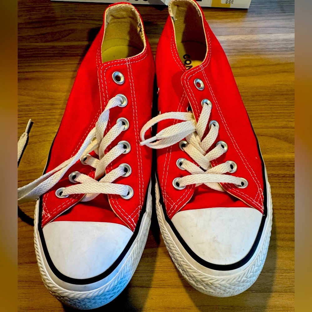 Converse men’s 6 women 8